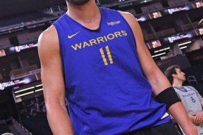 集结日意大利杯传出新动向，洛杉矶湖人外线爆发，管理层表态：媒体盛赞，赛程密集仍需轮换的简单介绍