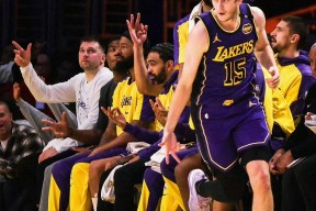 关于NBA常规赛集结日再迎强敌；华盛顿奇才绝杀压哨；主帅态度：悬念犹存；资深球员宣示担当的信息爱游戏官方入口