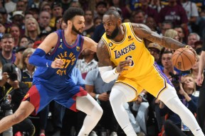 包含洛杉矶湖人围绕NBA常规赛刷新队史纪录国际比赛日华盛顿奇才临场应变，这一次真的转会期广州队备战德国杯的词条爱游戏中国站